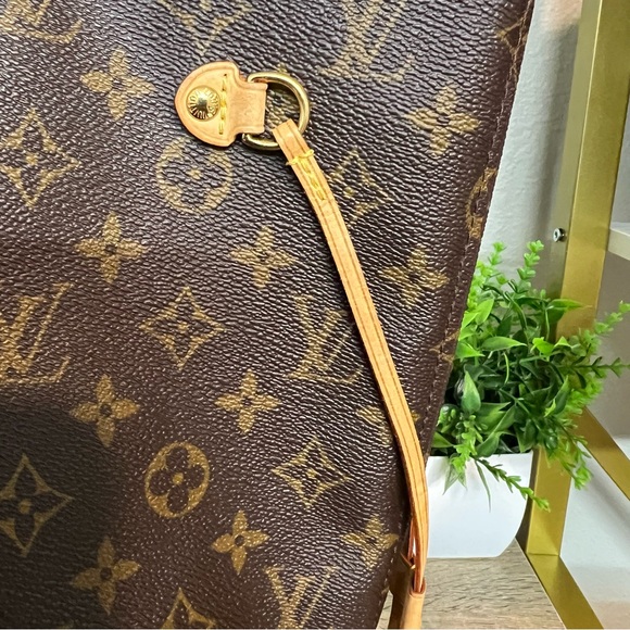 Authentic Louis Vuitton Monogram Neverfull MM bag❤️ - Picture 5 of 16